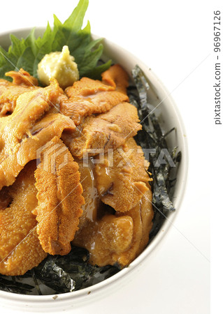 生海膽蓋飯配紫蘇和芥末 96967126