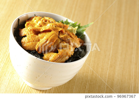 紫蘇芥末新鮮海膽蓋飯 紫蘇芥末新鮮海膽蓋飯 96967367