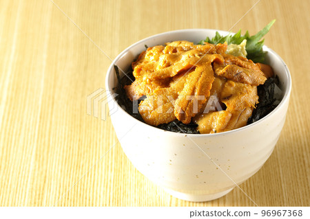 紫蘇芥末新鮮海膽蓋飯 紫蘇芥末新鮮海膽蓋飯 96967368