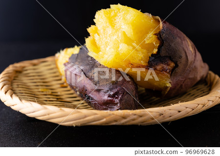 Roasted Beniharuka sweet potato 96969628