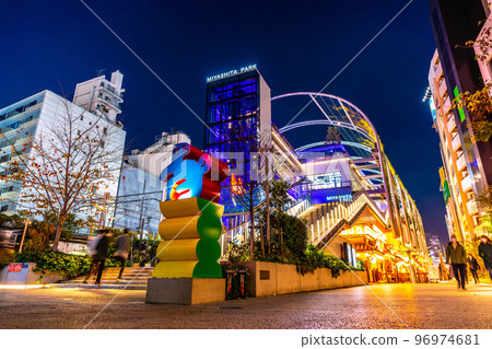 日本東京城市景觀 12 月......BQ.1.1 ......戶外幾乎沒有感染風險......宮下公園 = 7 96974681