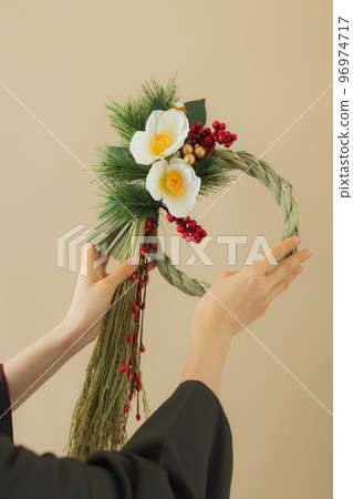 Shimenawa 花圈新年的 Shimenawa 花圈新年的 96974717