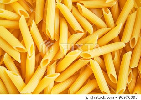 Raw penne background 96976093