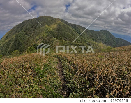 Mt. Osanbe 來自 Mt. Ko Sanbe Mt. Osanbe 來自 Mt. Ko Sanbe 96979336