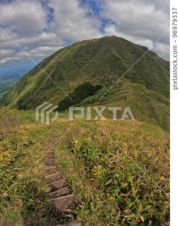Mt. Osanbe 來自 Mt. Ko Sanbe Mt. Osanbe 來自 Mt. Ko Sanbe 96979337