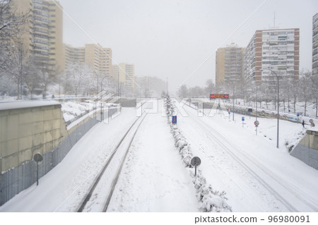 Snow. Winter. Streets covered in a white blanket of snow that covers all the elements that are on the street. Cold concept. Winter concept. Winter 2022. Photography. 96980091