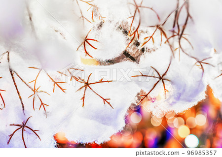 Abstract Christmas background, blurred bokeh garlands and cotton wool, tree branches Abstract Christmas background, blurred bokeh garlands and cotton wool, tree branches 96985357