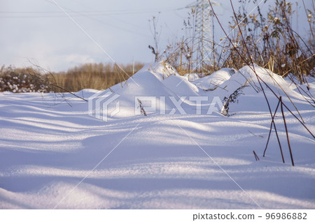 Snow on the field. The ground beneath the snow. Crystal white snow on the ground. 96986882