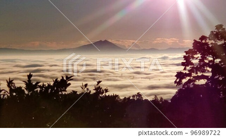 Sea of clouds and Mt.Tsukuba seen from Ohirasan Shrine Sea of clouds and Mt.Tsukuba seen from Ohirasan Shrine 96989722