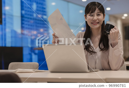 自由職業女性形象 自由職業女性形象 96990781
