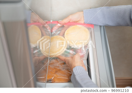冷凍的韓式甜點火鍋 冷凍的韓式甜點火鍋 96991210