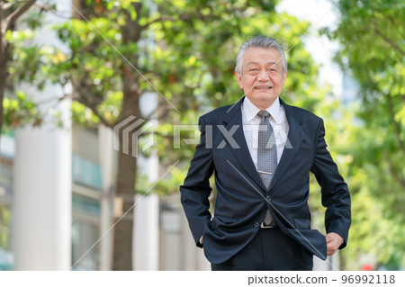 Businessman senior man outdoors 96992118