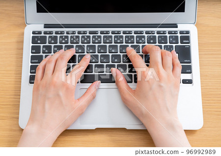 Hands of women using laptops [Parts cut] 96992989