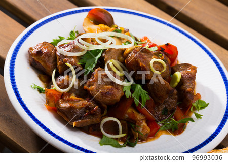 Meat stew with bell pepper, tomatoes, mushrooms (Kavarma) 96993036