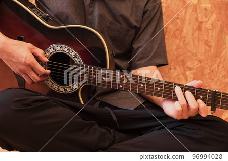 Hand playing the guitar guitar Hand playing the guitar guitar 96994028