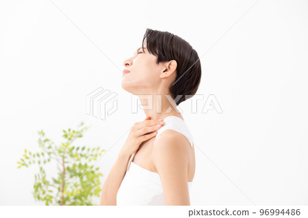 A woman applying a poultice 96994486
