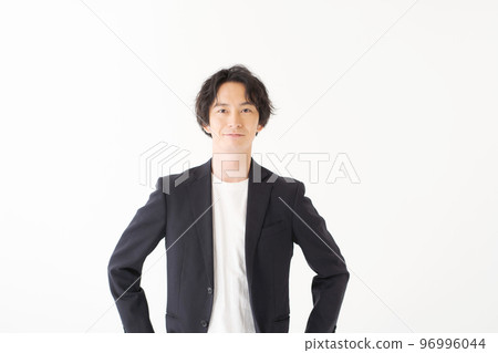 二十多歲的男性肖像 96996044