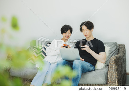 A couple to relax on the sofa 96998449