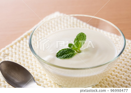 eat yogurt for breakfast 96998477