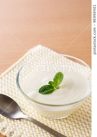 eat yogurt for breakfast 96998481