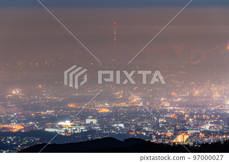 《東京》霧濛濛的東京超遠景城市夜景 97000027