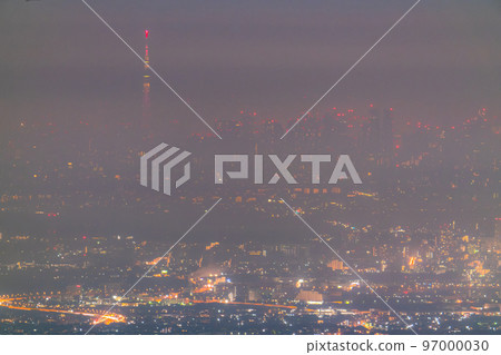 《東京》霧濛濛的東京超遠景城市夜景 97000030