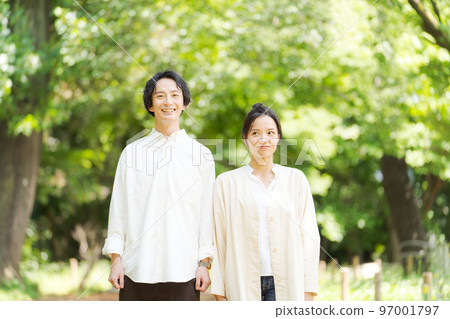 Two men and women standing in the fresh green 97001797