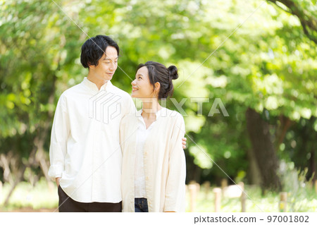 Two men and women standing in the fresh green 97001802