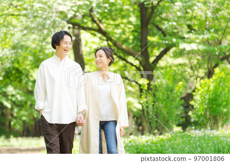 Two men and women standing in the fresh green 97001806