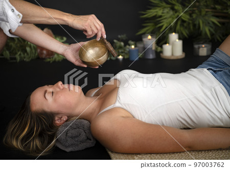 woman and energy healing 97003762