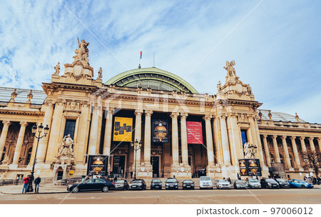 Paris Grand Palais *partially soft focus Paris Grand Palais *partially soft focus 97006012
