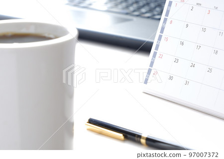 日曆和咖啡杯的圖像 日曆和咖啡杯的圖像 97007372