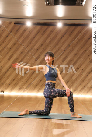 Beauty yoga instructor, sports instructor, private lesson at yoga studio 97007726