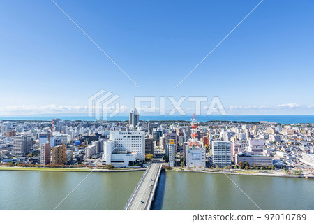 Niigata City, Niigata Prefecture Cityscape of Niigata City seen from the Mediaship Observatory (West side: Bandaibashi direction) 97010789