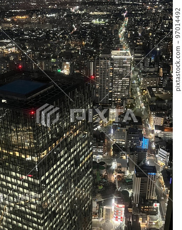 冬天的摩天大樓夜景 冬天的摩天大樓夜景 97014492