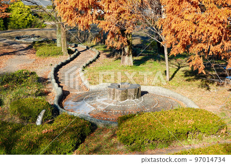 秋日晴朗的古廣場 阿蘇運動公園(埼玉縣飯能市) 秋日晴朗的古廣場 阿蘇運動公園(埼玉縣飯能市) 97014734