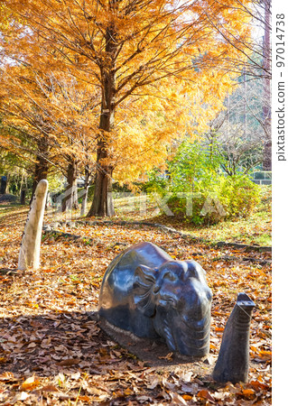 Ancient square in clear autumn weather Asu Sports Park (Hanno City, Saitama Prefecture) Ancient square in clear autumn weather Asu Sports Park (Hanno City, Saitama Prefecture) 97014738