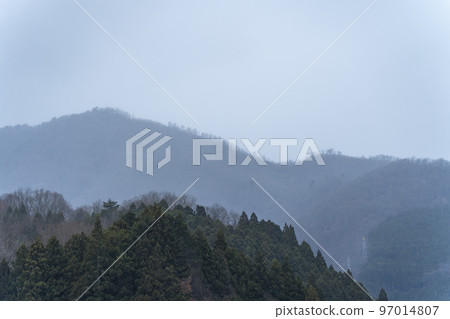 Mountain scenery with approaching snow clouds Kawasaki Town, Miyagi Prefecture 97014807