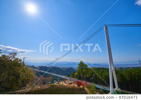 Looking southwestward (Mt. Ohira, Mt. Washizu, etc.) from near the observation deck in the northern area of Mishima Skywalk in Shizuoka Prefecture Looking southwestward (Mt. Ohira, Mt. Washizu, etc.) from near the observation deck in the northern area of Mishima Skywalk in Shizuoka Prefecture 97016471