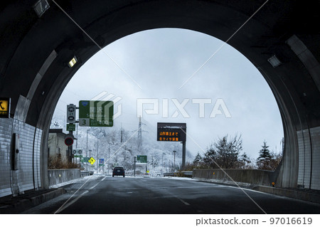 Scenery of a snowy highway, Sasaya Tunnel Exit, Kawasaki Town, Miyagi Prefecture Scenery of a snowy highway, Sasaya Tunnel Exit, Kawasaki Town, Miyagi Prefecture 97016619
