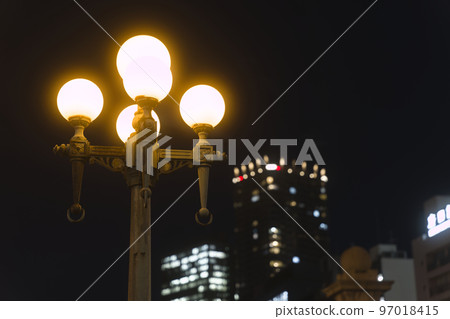 難波橋路燈下的夜景 難波橋路燈下的夜景 97018415