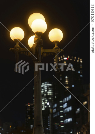 難波橋路燈下的夜景 難波橋路燈下的夜景 97018418