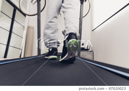 跑步機,抗電暈增益測量,個人健身房 跑步機,抗電暈增益測量,個人健身房 97020023