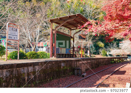 Former Mikawa Hirose Station on the Meitetsu Mikawa Line in autumn <Toyota City, Aichi Prefecture> 97023977