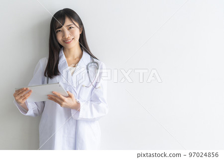 白色的一位女士 白色的一位女士 97024856