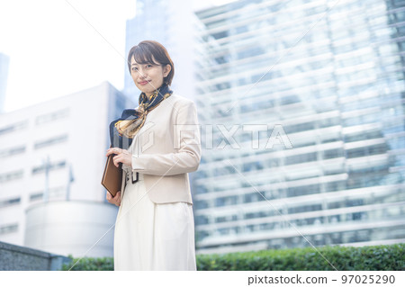 Business woman 97025290