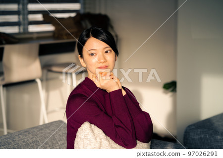 A woman who has a good idea A woman who has a good idea 97026291