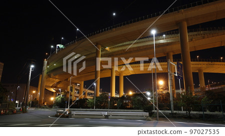 Night view of Daikoku Junction, which connects the Metropolitan Expressway Wangan Route and Kanagawa Route 5 Daikoku Line 97027535