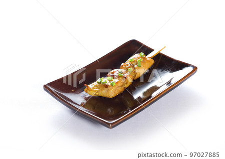 Various kind of grilling kushiyaki or meat skewers on white background. Japanese style skewered food in the izakaya restaurant. 97027885