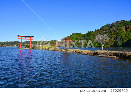 Chiba Prefecture Lake Kameyama in late autumn 97029725
